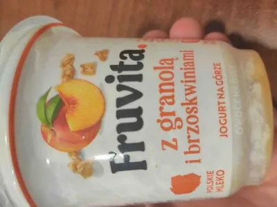 Fruvita z granola i brzoskwinia